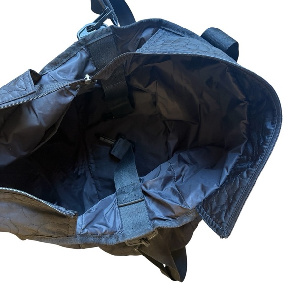 Lesportsac Duffel Bag Travel Black Quilted Large - Picture 7 of 11